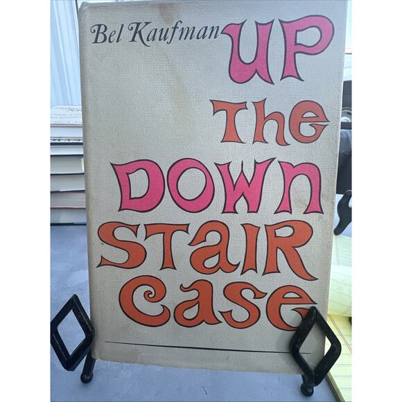 Up the down staircase book, sixth printing 1965 by Bel Kaufman - Picture 1 of 8